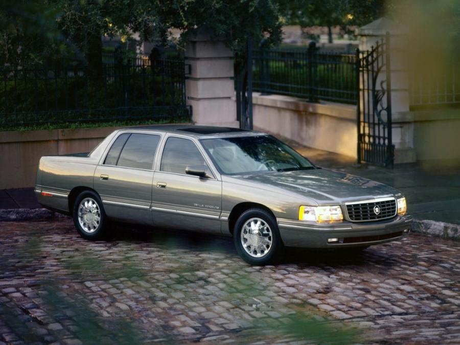  Cadillac DeVille Concours 1997 года  (фото 16 из 21)